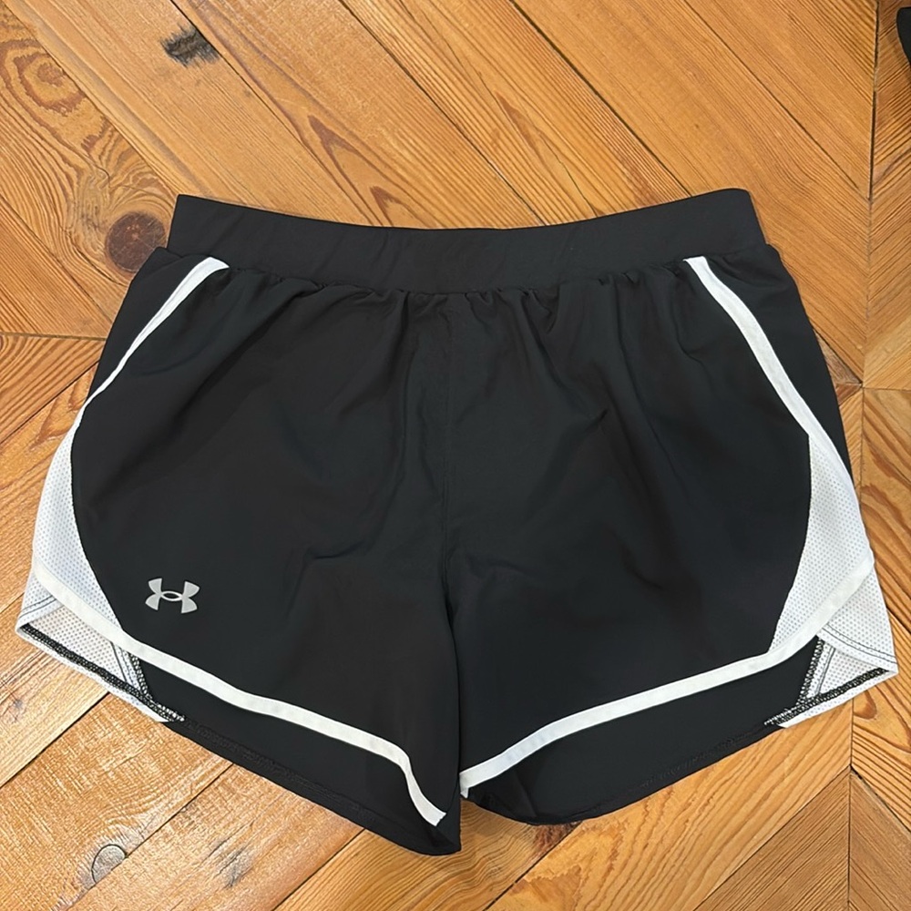 Women’s Under Armour heat gear shorts in medium.
